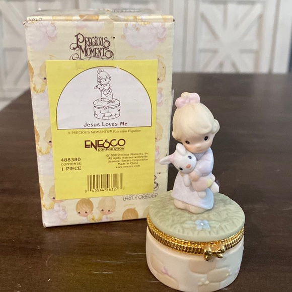 Precious Moments Jesus Loves Me Figurine - Picture 1 of 5